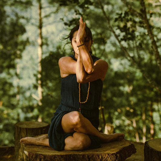 TALLER: Prácticas de Yoga en el bosque por Monse Gracida